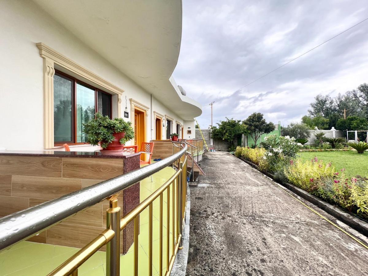 Ponari Apartments Rrotull Exteriér fotografie